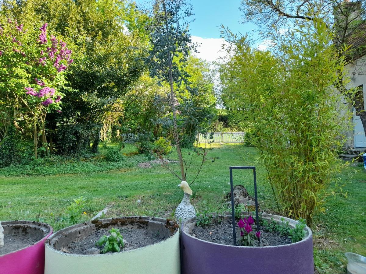 Bed and Breakfast Domaine Pastel Besson Exterior foto