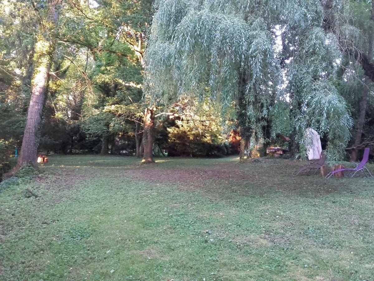 Bed and Breakfast Domaine Pastel Besson Exterior foto