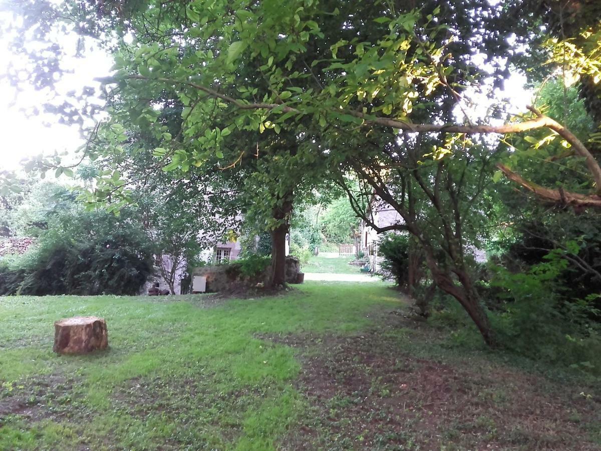 Bed and Breakfast Domaine Pastel Besson Exterior foto