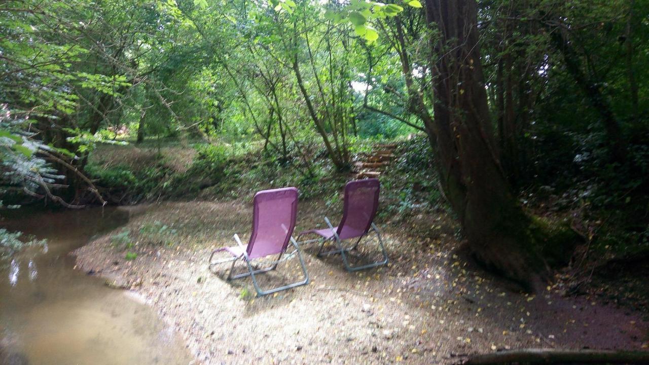 Bed and Breakfast Domaine Pastel Besson Exterior foto